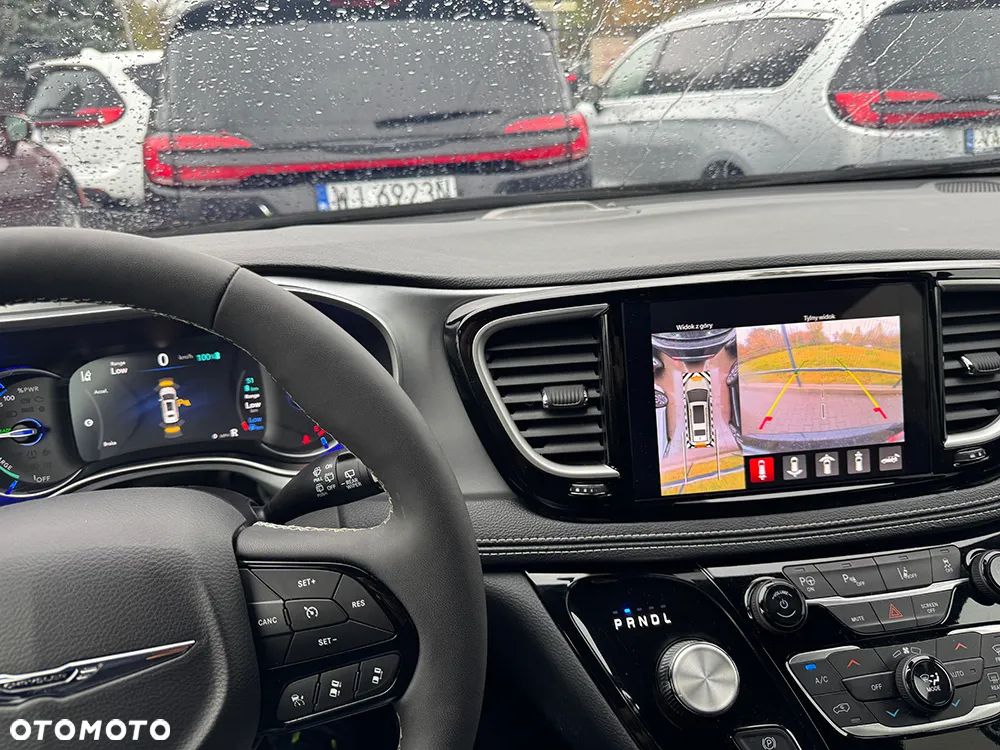 Chrysler Pacifica - 27