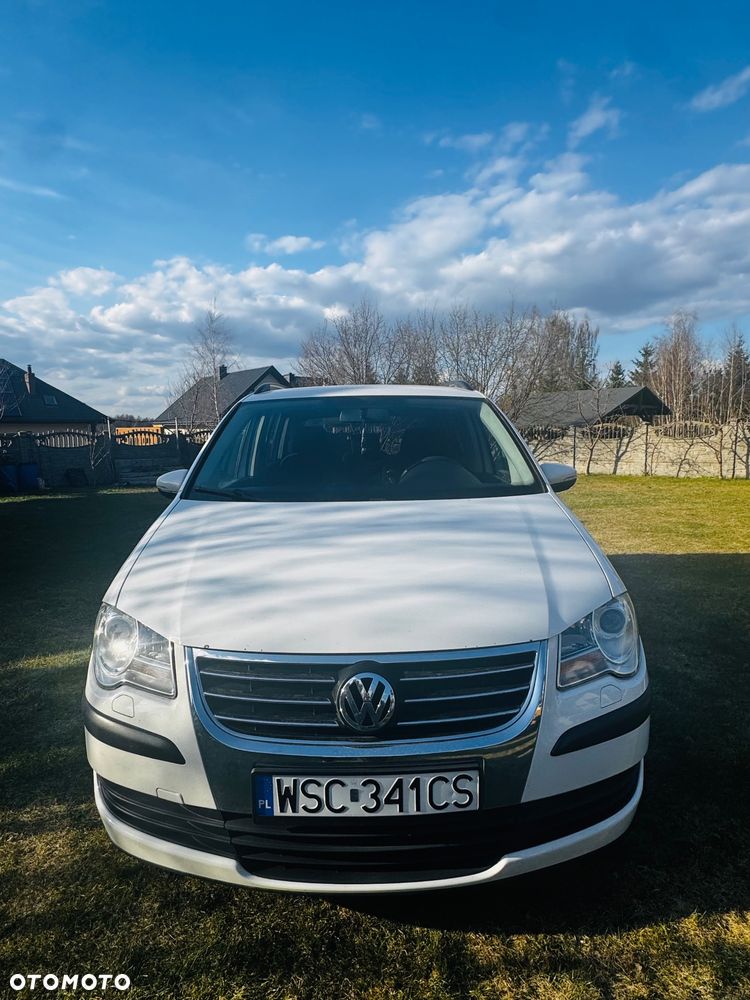 Volkswagen Touran - 1