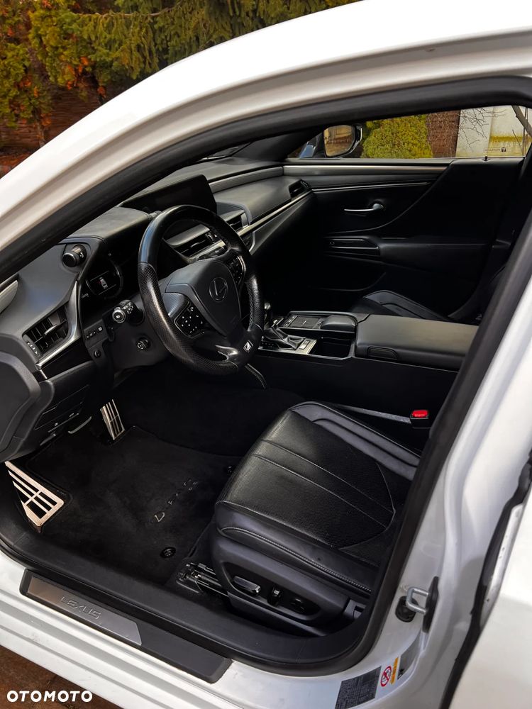 Lexus ES 300h F Sport - 6