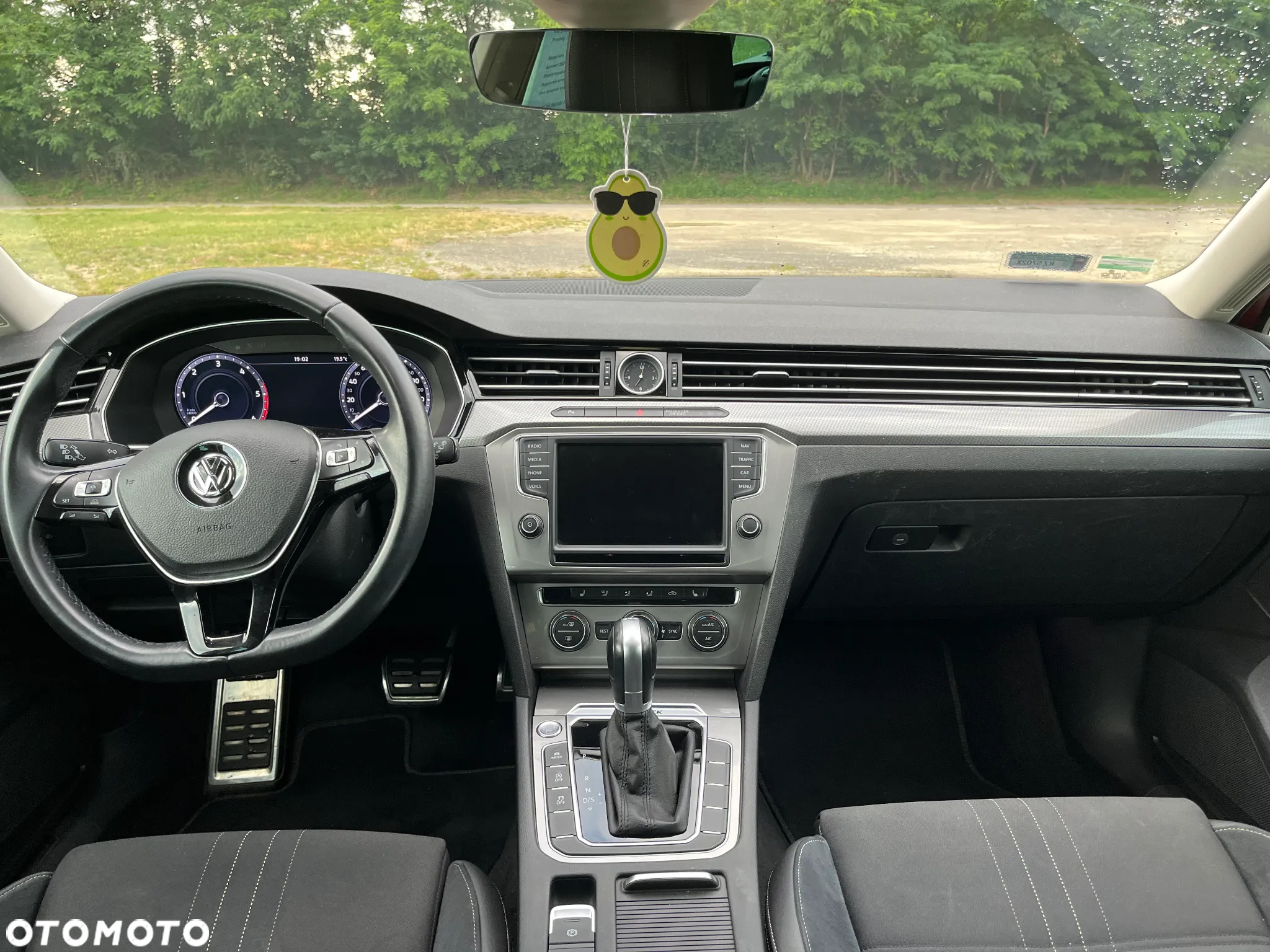 Volkswagen Passat - 14