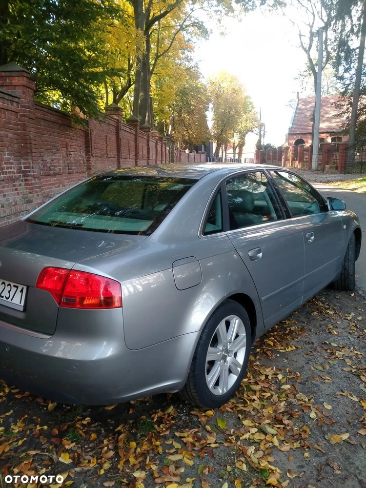 Audi A4 Limousine - 14