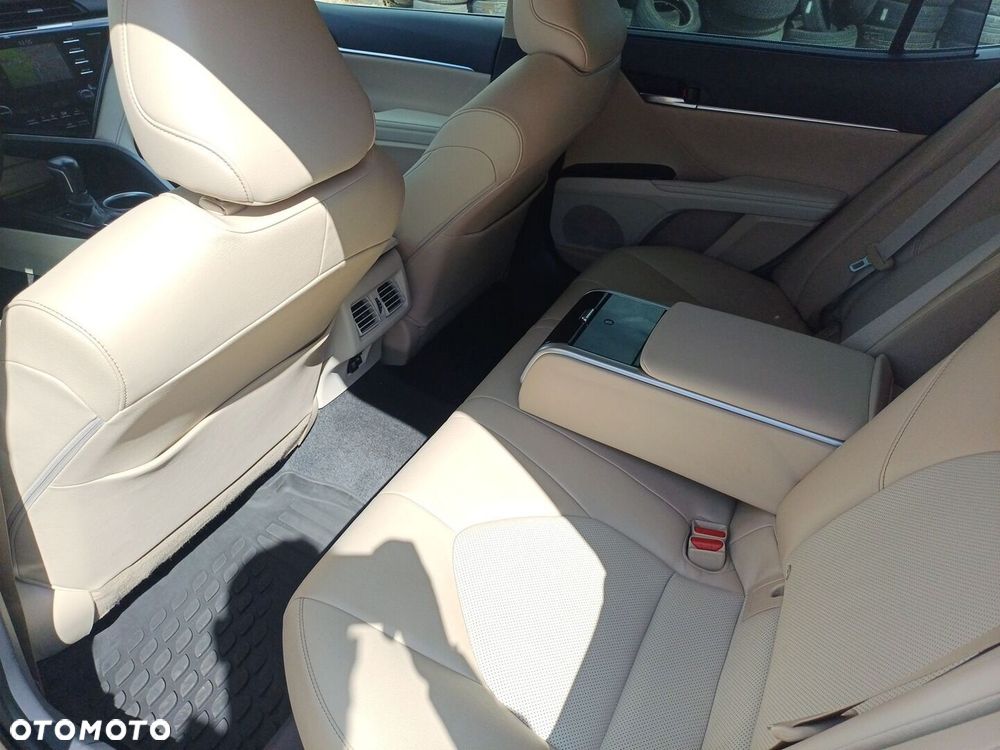 Toyota Camry 2.5 Hybrid Executive CVT - 10