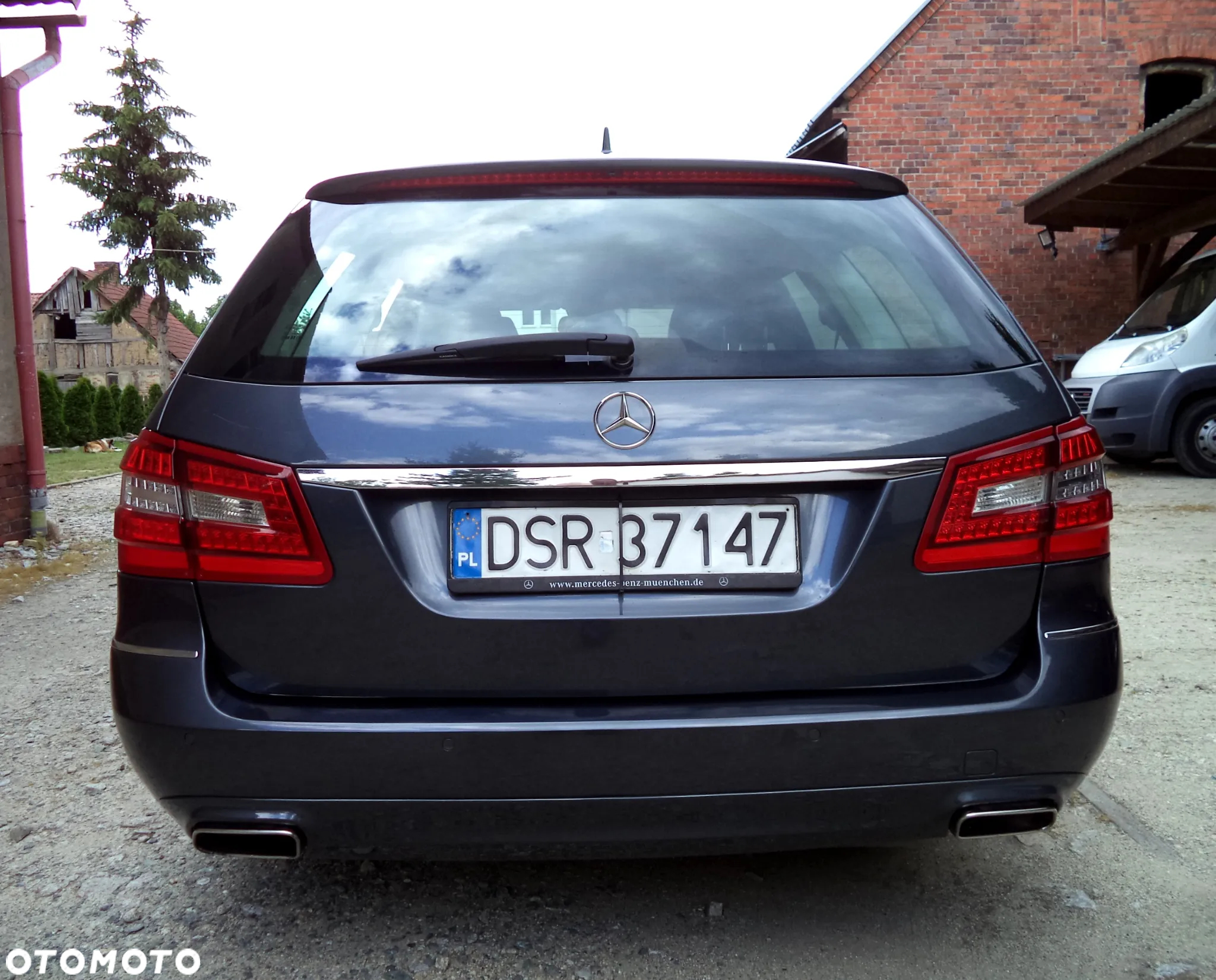 Mercedes-Benz Klasa E 350 T CDI DPF 4Matic BlueEFFICIENCY 7G-TRONIC Avantgarde - 4