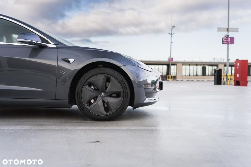Tesla Model 3 - 16