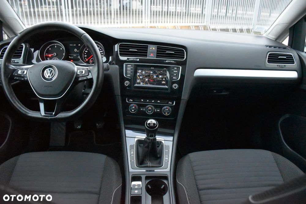 Volkswagen Golf 1.6 TDI BlueMotion Technology Cup - 28