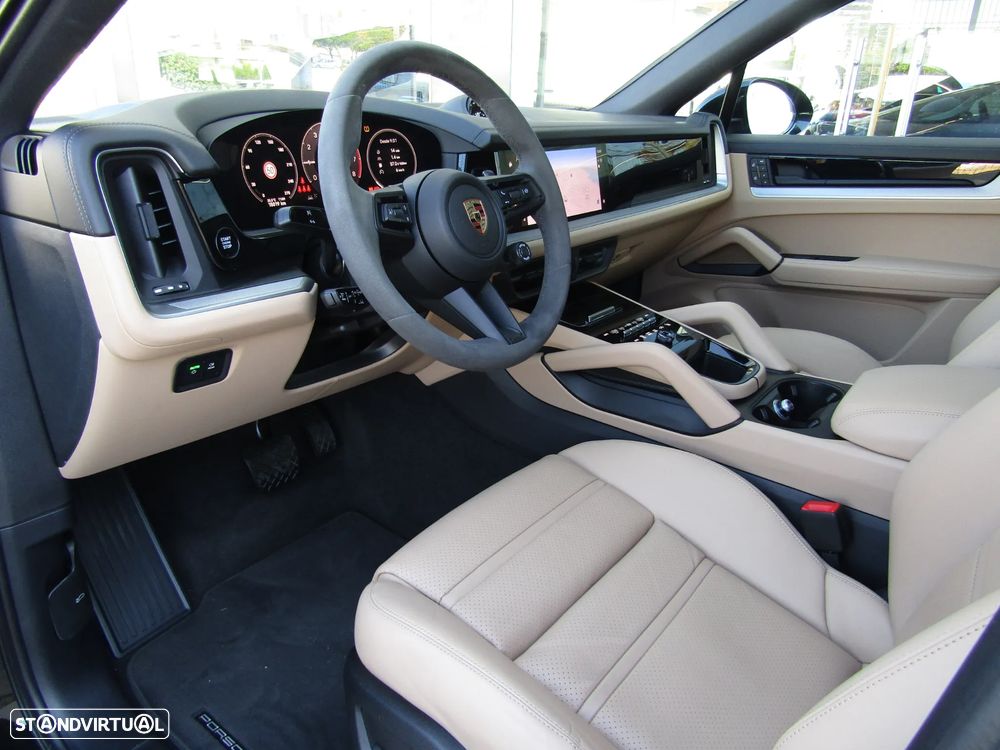 Porsche Cayenne Coupé E-Hybrid - 16