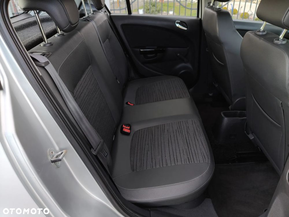 Opel Corsa 1.4 16V Energy - 36