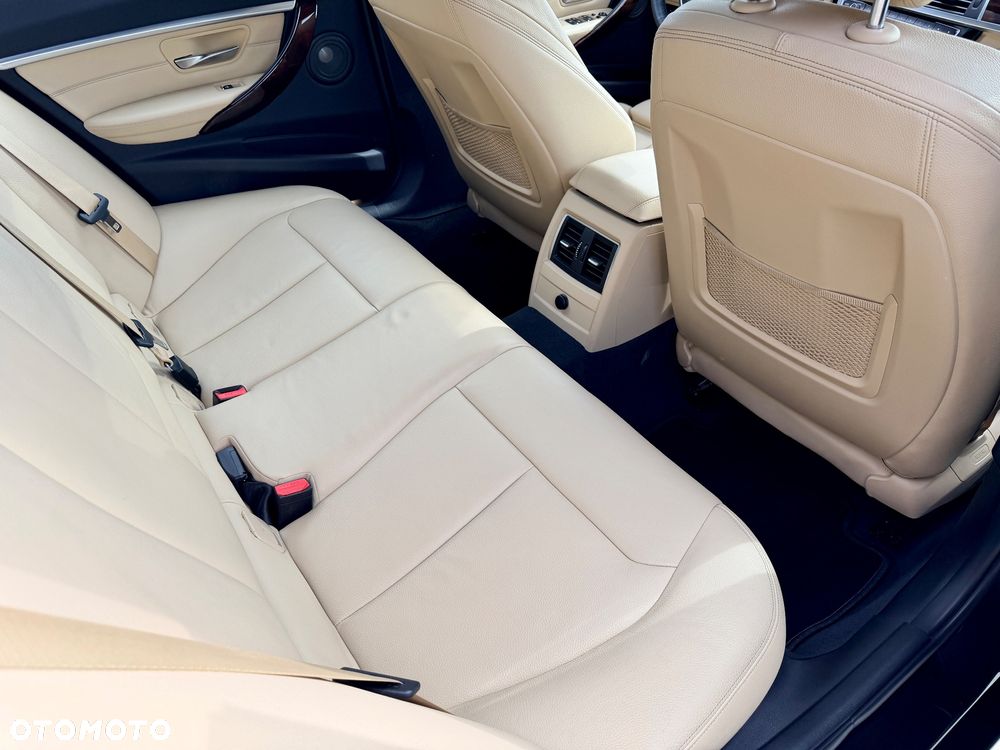 BMW Seria 3 330i Luxury Line - 38
