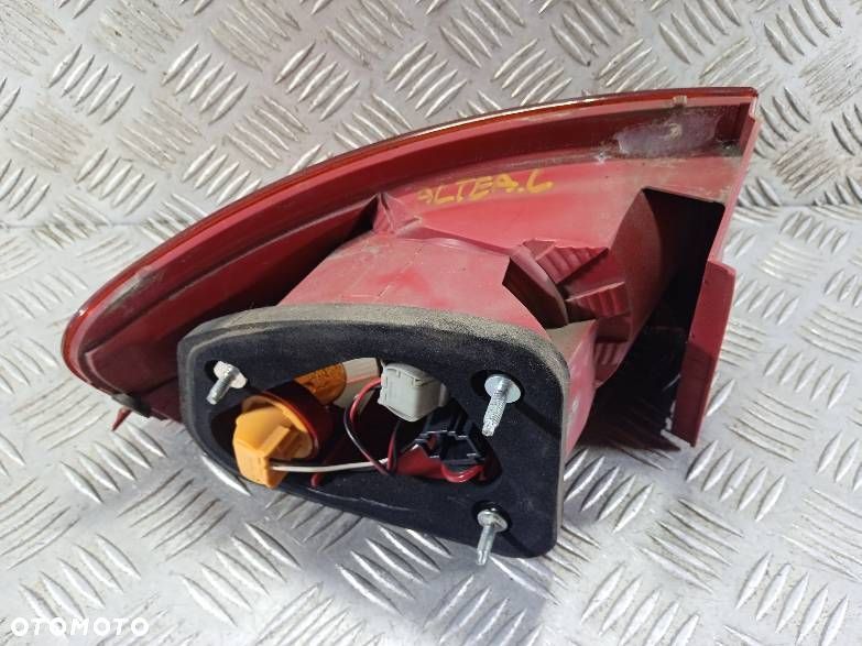 LAMPA PRAWA TYLNA SEAT ALTEA - 2