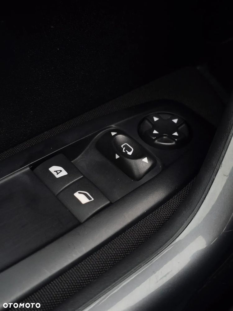 Peugeot 2008 BlueHDi 100 STOP & START Style - 32