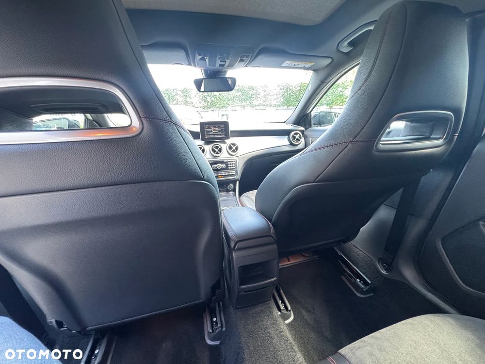 Mercedes-Benz GLA 250 4-Matic - 23