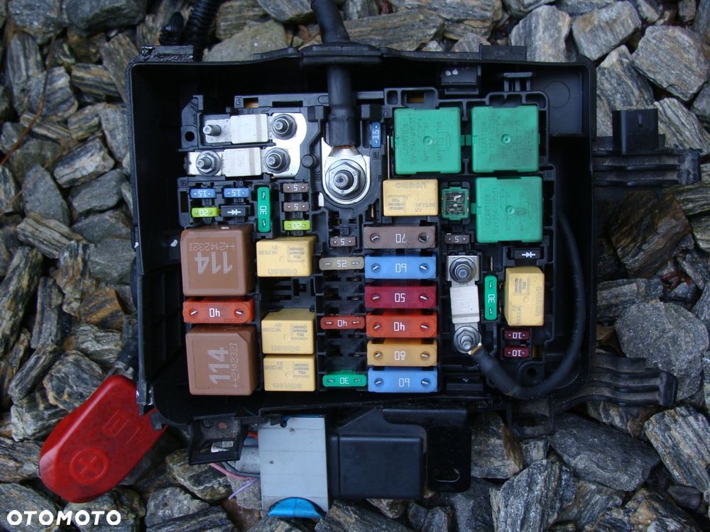 skrzynka bezpieczników opel combo e 2021r!! - 2