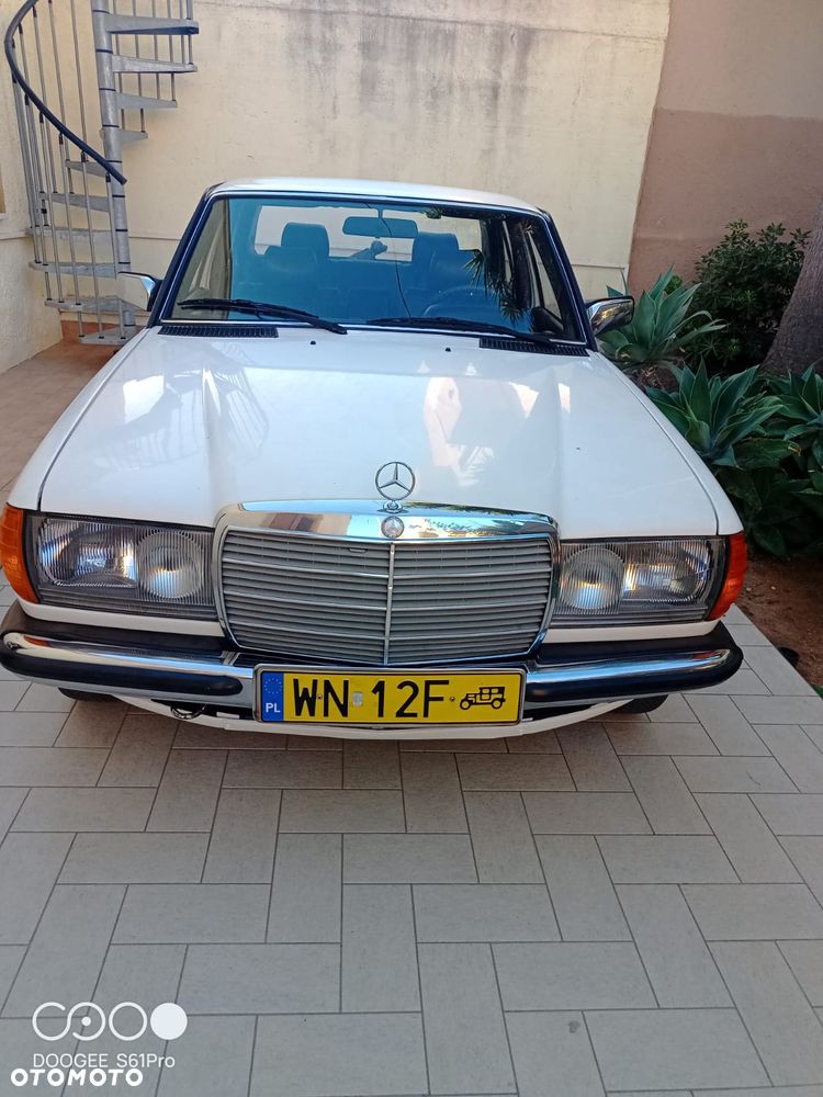 Mercedes-Benz W123 - 1