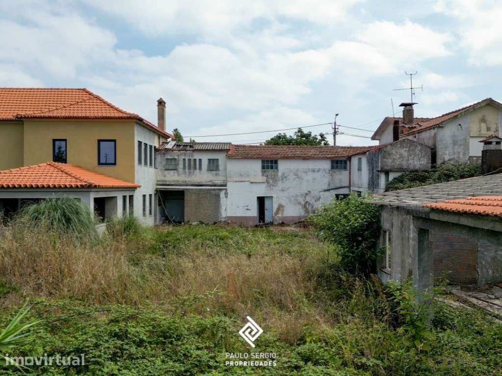 Fantástica moradia T4+2 inacabada em frente ao Continente de Avanca. - Grande imagem: 5/42