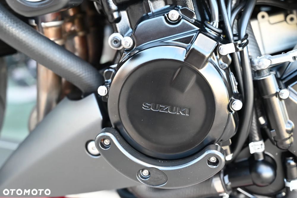 Suzuki GSX 1000 - 24
