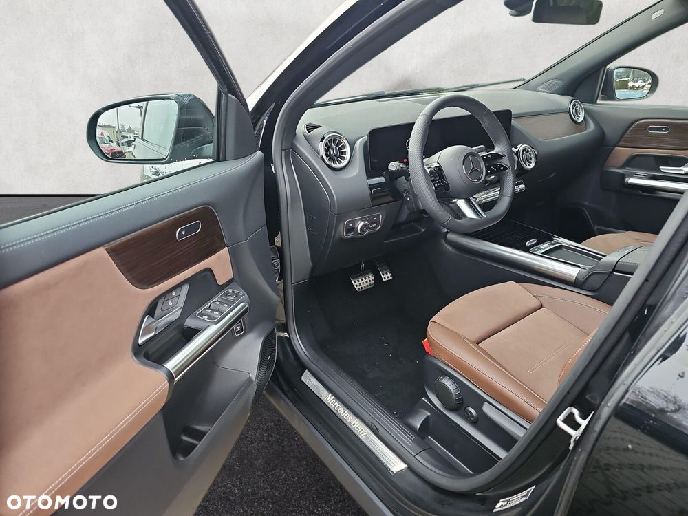 Mercedes-Benz GLA - 11