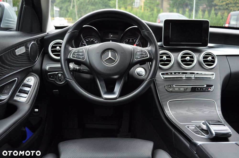 Mercedes-Benz Klasa C 200 9G-TRONIC Exclusive - 24