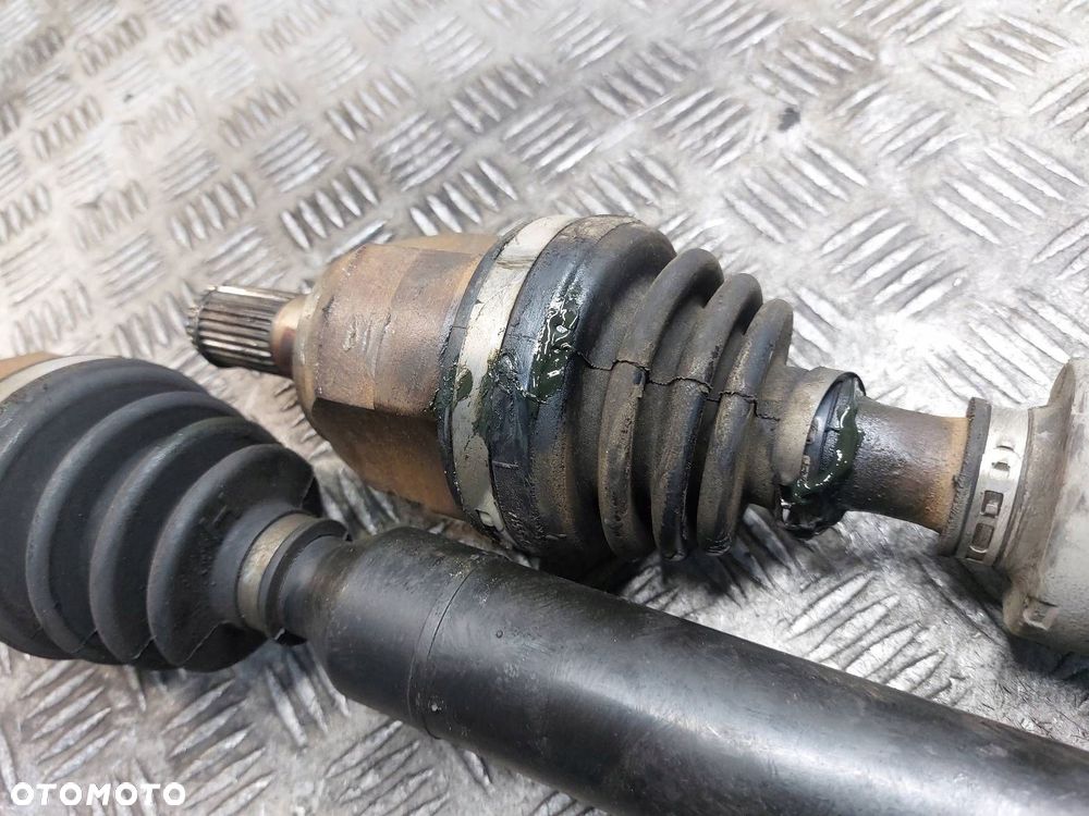 PÓŁOŚ LEWY PRAWY PRZÓD AUTOMAT CEED II 1.6 CRDI 49501A6200 49500A6200 - 6