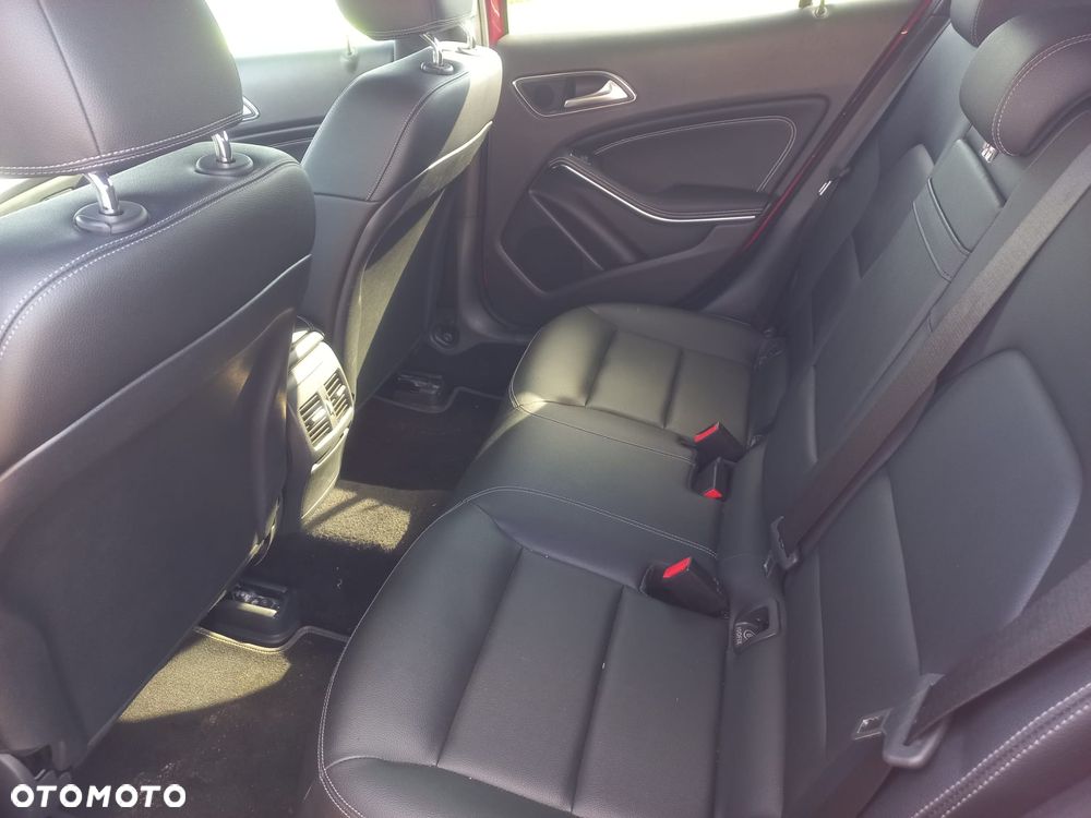 Mercedes-Benz GLA 250 4Matic 7G-DCT Style - 9