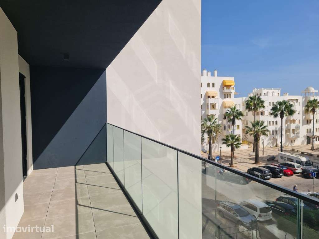 Apartamento T2 a 50 metros da praia de Quarteira, Algarve - Grande imagem: 3/26