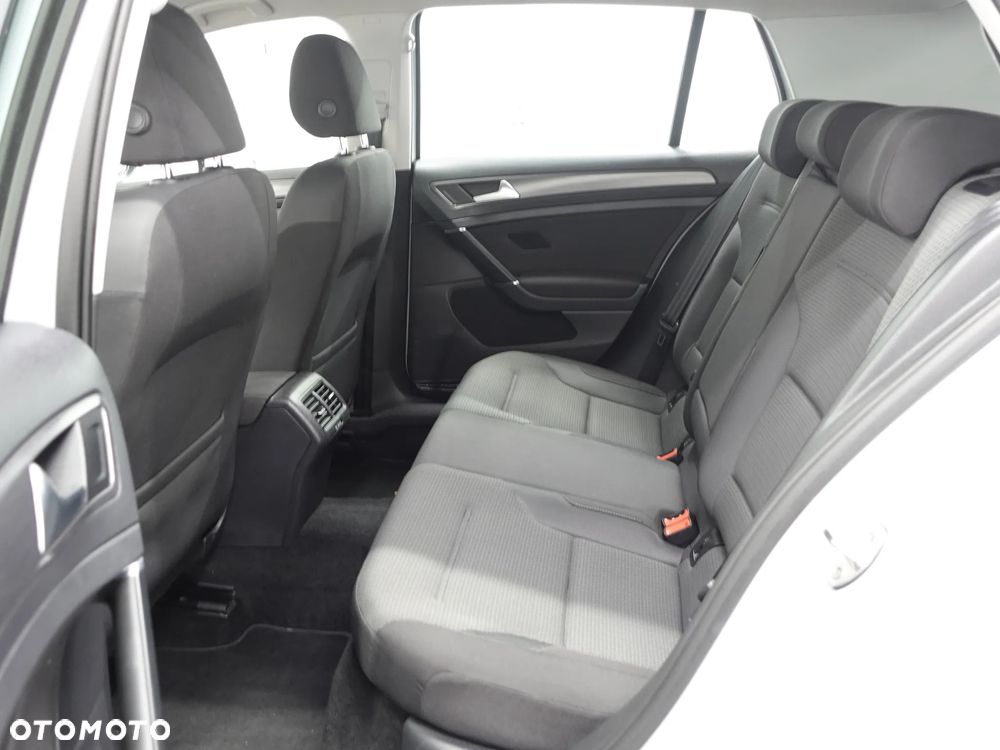 Volkswagen Golf 1.6 TDI SCR DSG Comfortline - 23