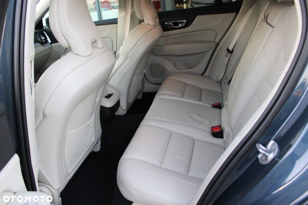 Volvo V60 Cross Country - 24
