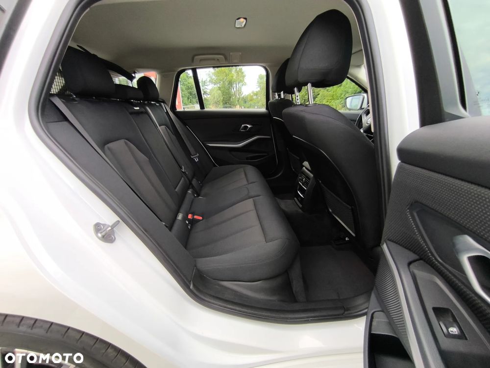 BMW Seria 3 318i - 17