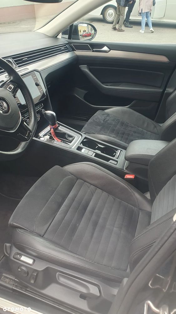 Volkswagen Passat Variant 2.0 TDI SCR 4Motion DSG Highline - 10