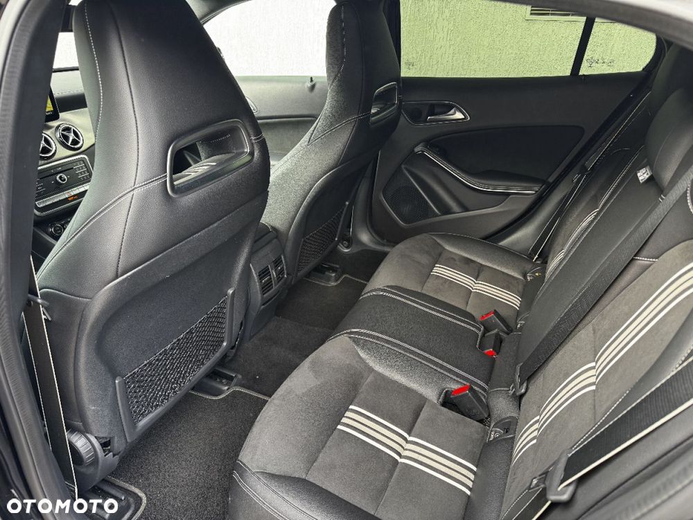 Mercedes-Benz GLA - 25