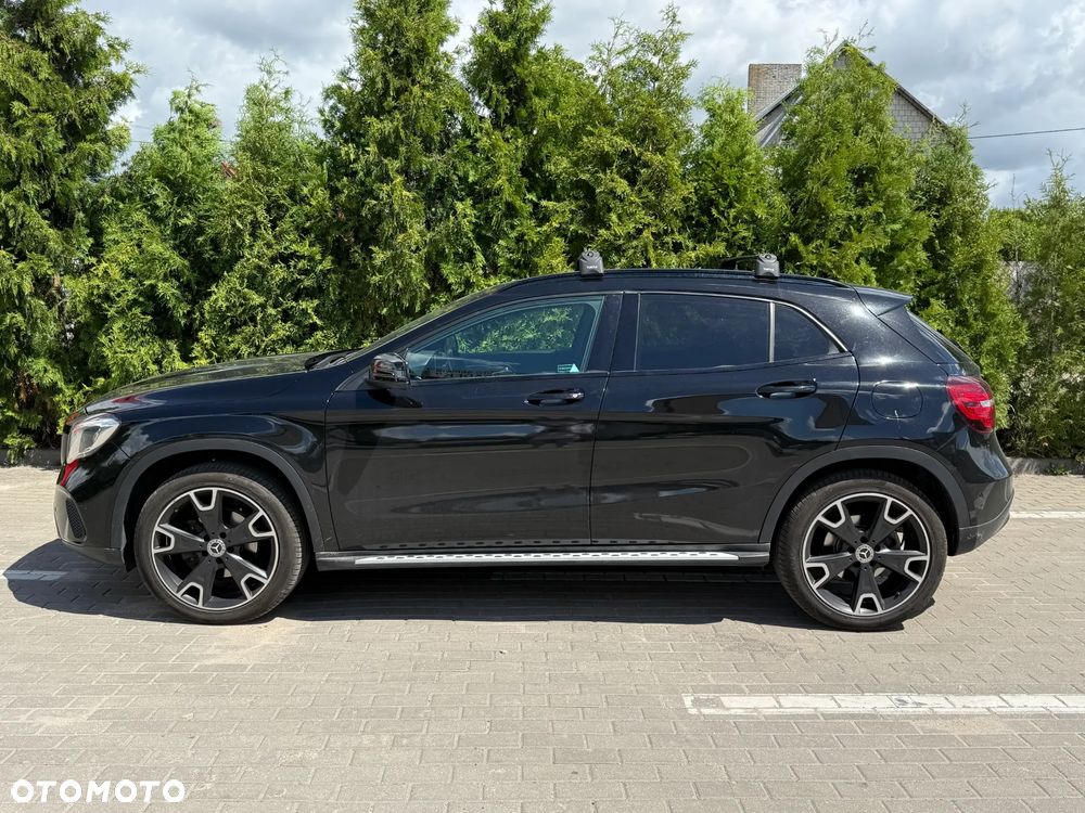 Mercedes-Benz GLA 200 7G-DCT Urban - 4