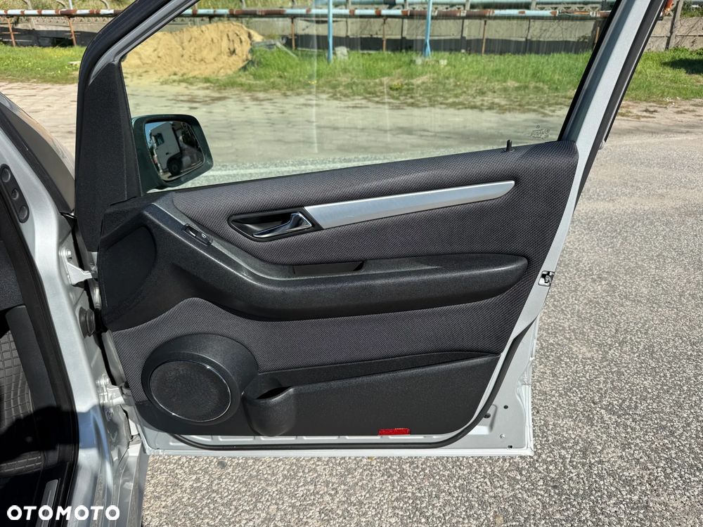 Mercedes-Benz Klasa B 180 CDI Special Edition - 21