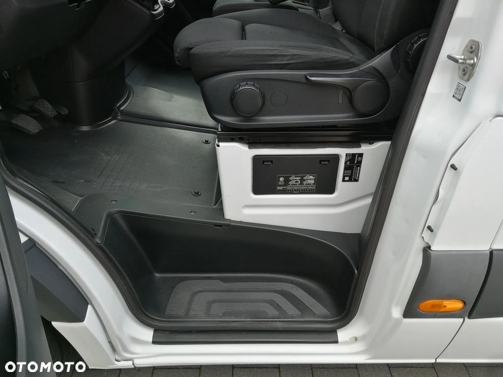 Mercedes-Benz Sprinter - 15