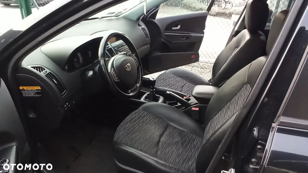 Kia Ceed - 10