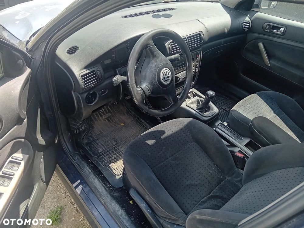 Volkswagen Passat 1.8 - 8
