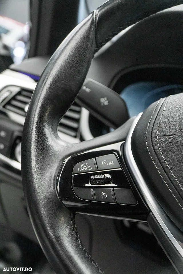 BMW Seria 5 520i Aut. Sport Line - 33