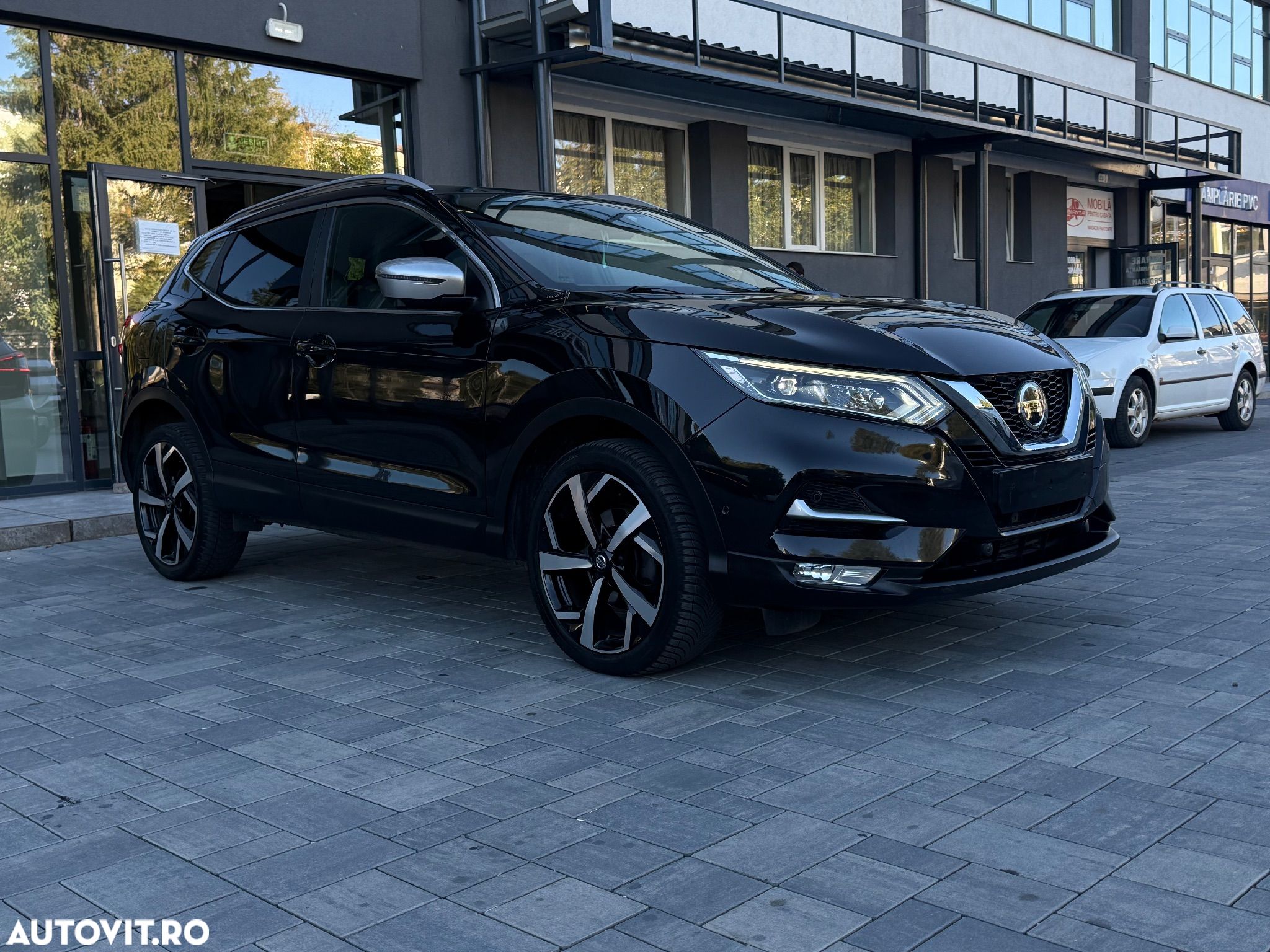 Nissan Qashqai 1.6 DCI Xtronic TEKNA+ - 1