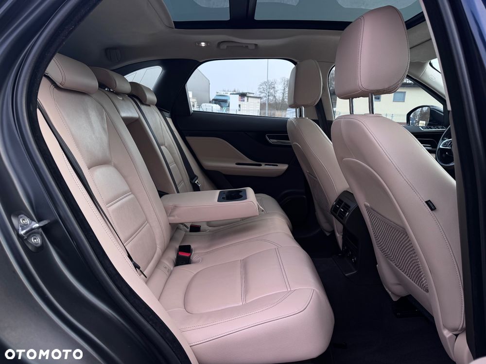 Jaguar F-Pace 25t AWD Prestige - 32
