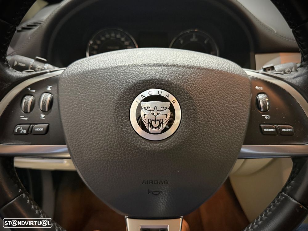 Jaguar XF 2.2 D Premium Luxury - 31