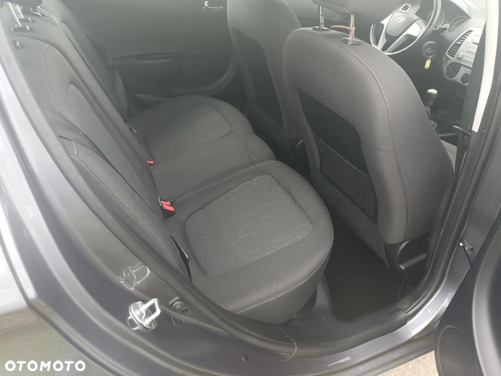 Hyundai i20 - 20