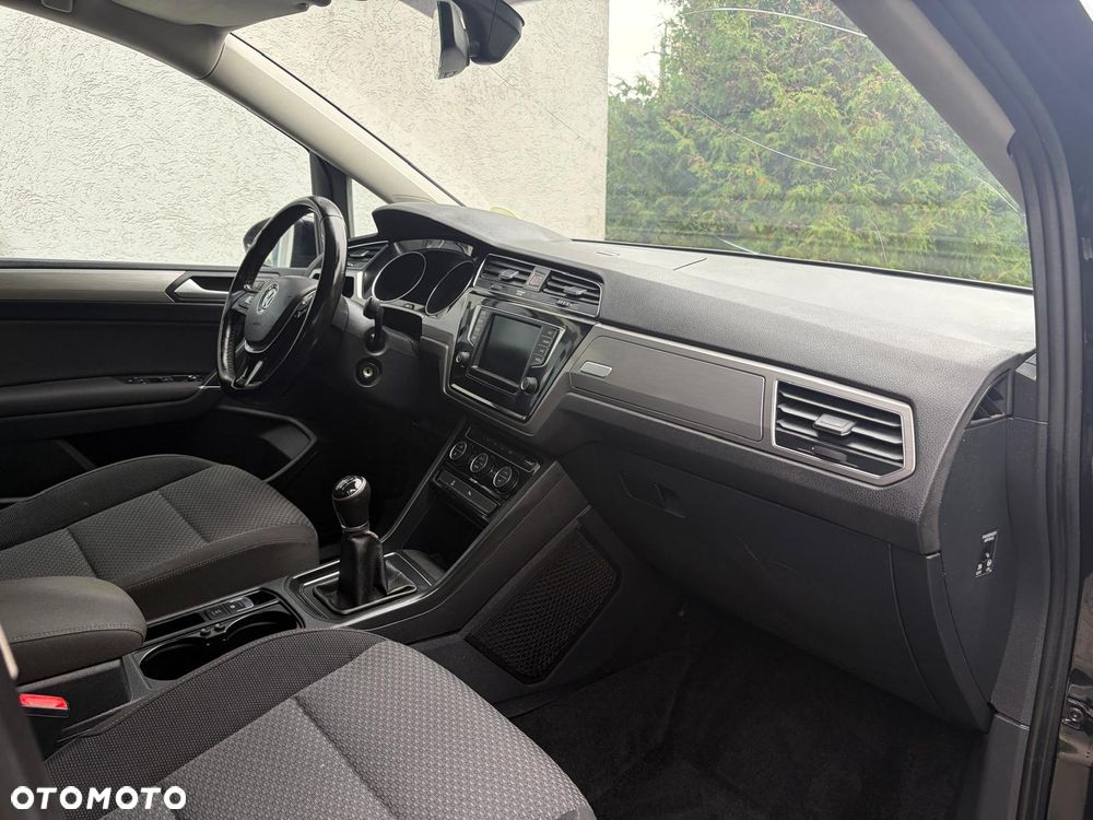 Volkswagen Touran - 21