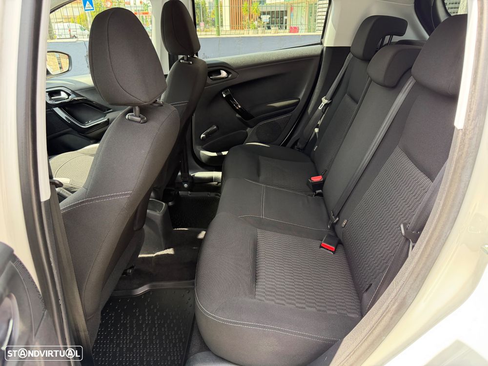 Peugeot 208 82 VTI Style — fotografia 30