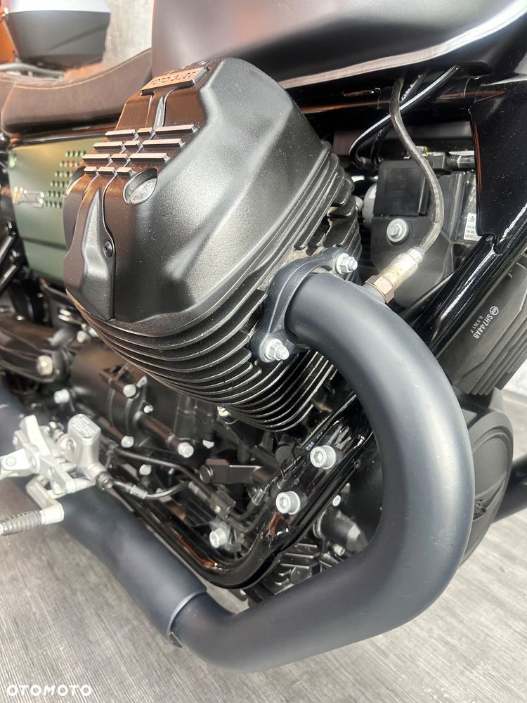 Moto Guzzi V9 - 9
