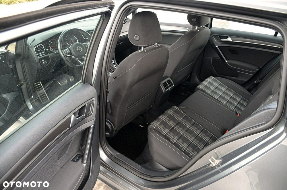 Volkswagen Golf - 16