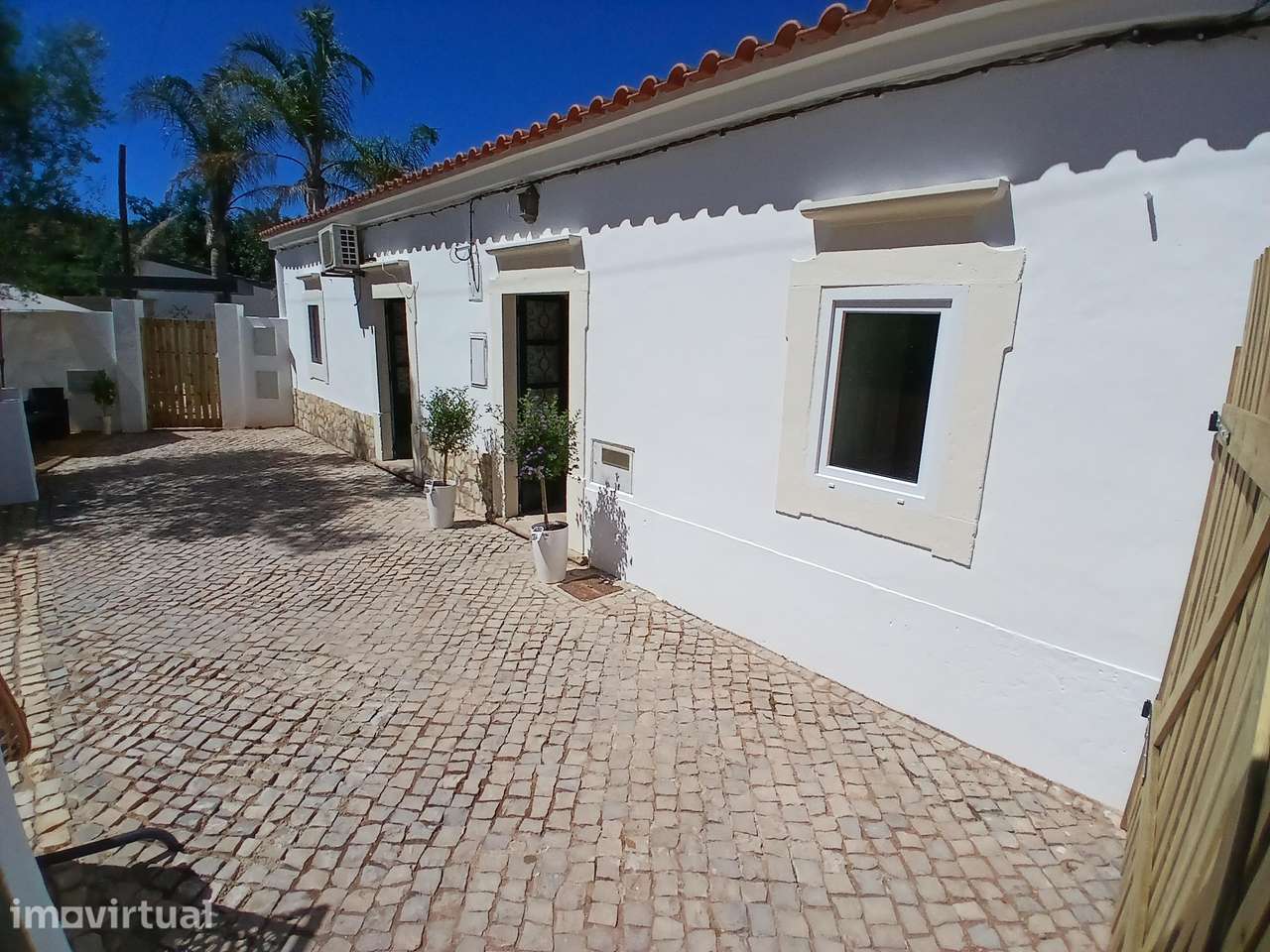 Linda Moradia T1 renovada em Juncais - Grande imagem: 2/28