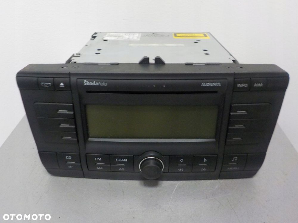 SKODA OCTAVIA II RADIO AUDIENCE 1Z0035156B - 1