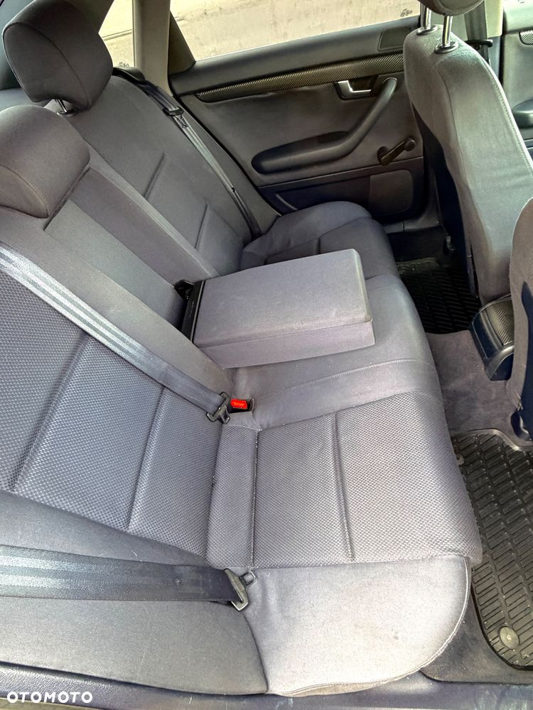 Audi A4 Limousine - 14