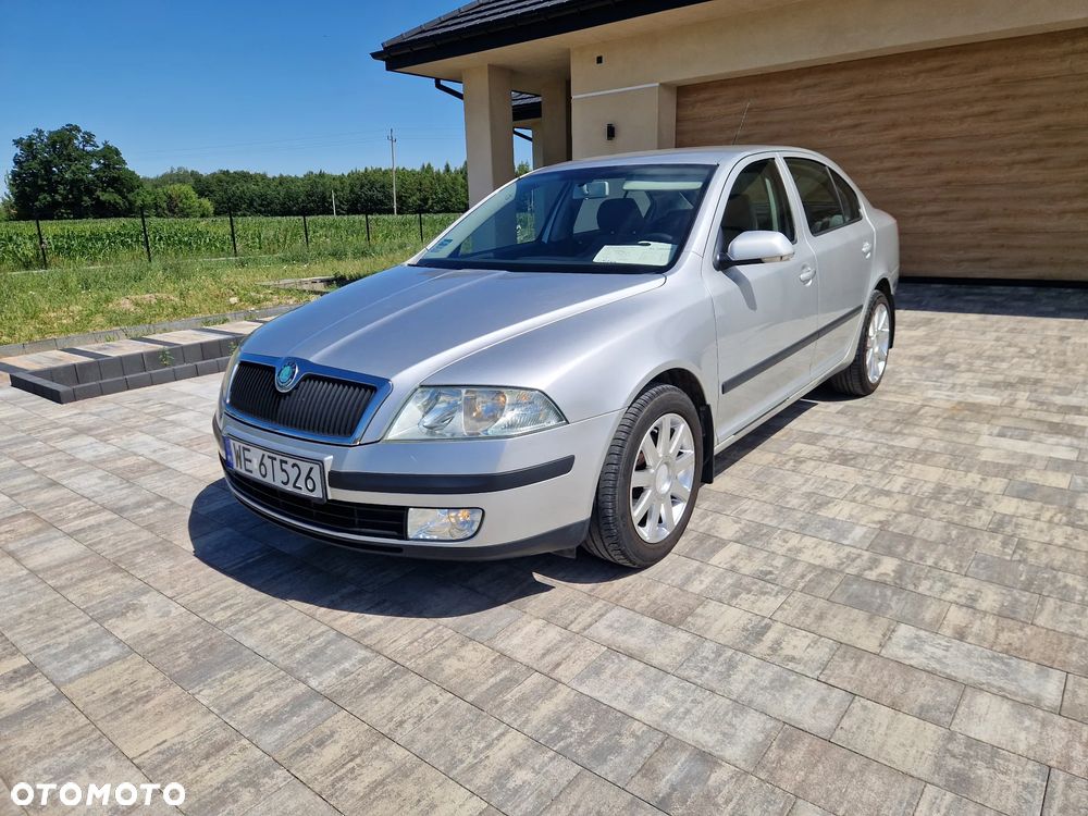 Skoda Octavia 1.6 FSI Automatik Ambiente - 1