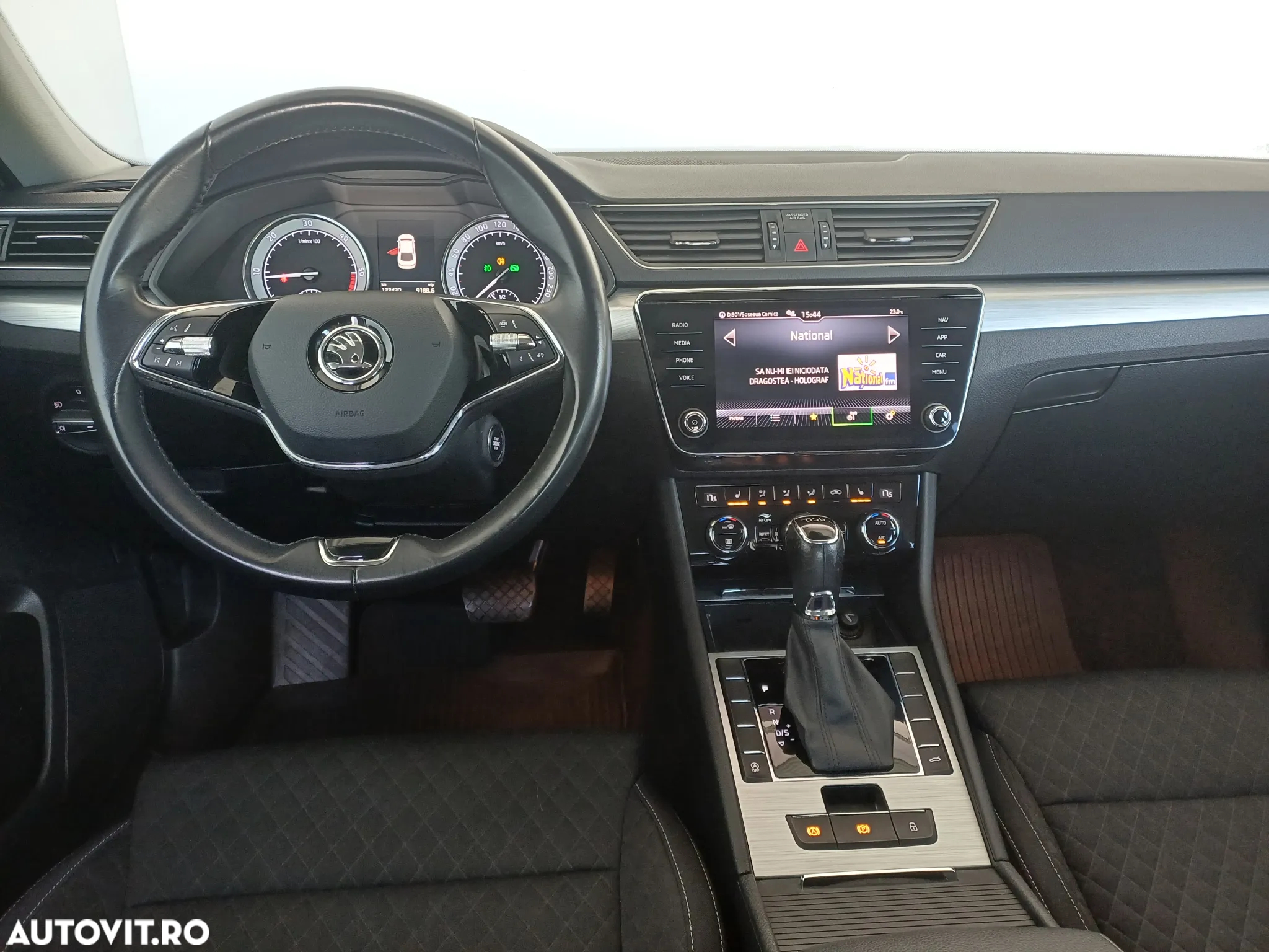 Skoda Superb 2.0 TDI DSG Ambition - 8