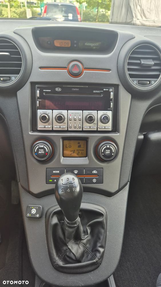 Kia Carens 2.0 EX - 7