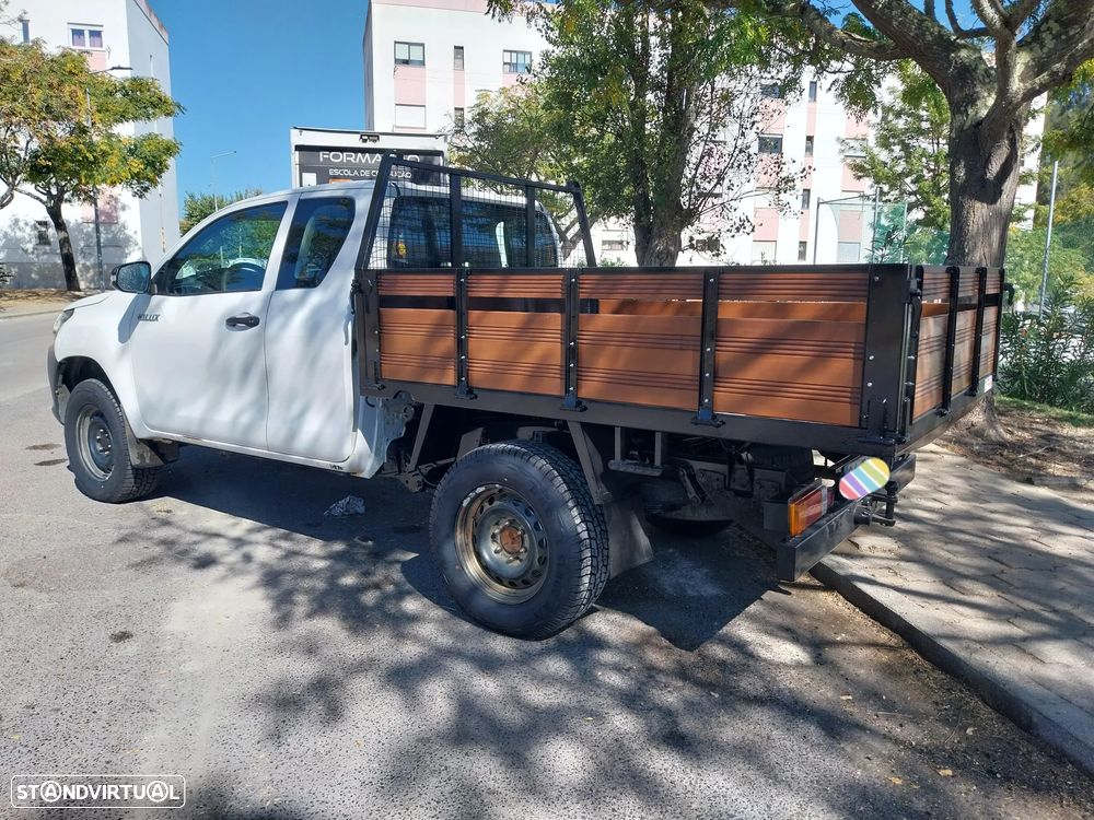 Toyota Hilux 2.4 D-4D 4WD CD CM - 19